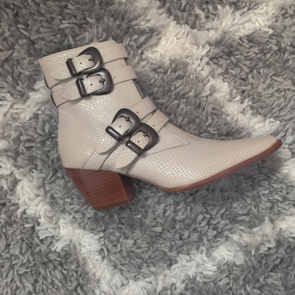 FLASH SALE! NWB. Matisse Harvey Booties